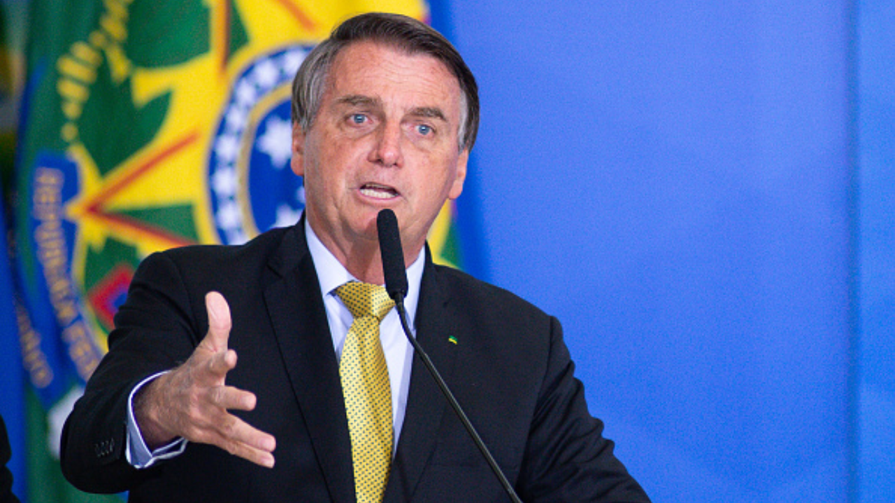 Bolsonaro nega plano de golpe e critica investigações do STF Lorena Bueri