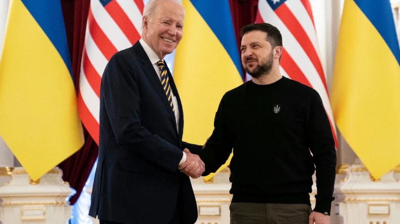 Biden considera o ataque aéreo da Rússia à Ucrânia como 'ultrajante' Lorena Bueri