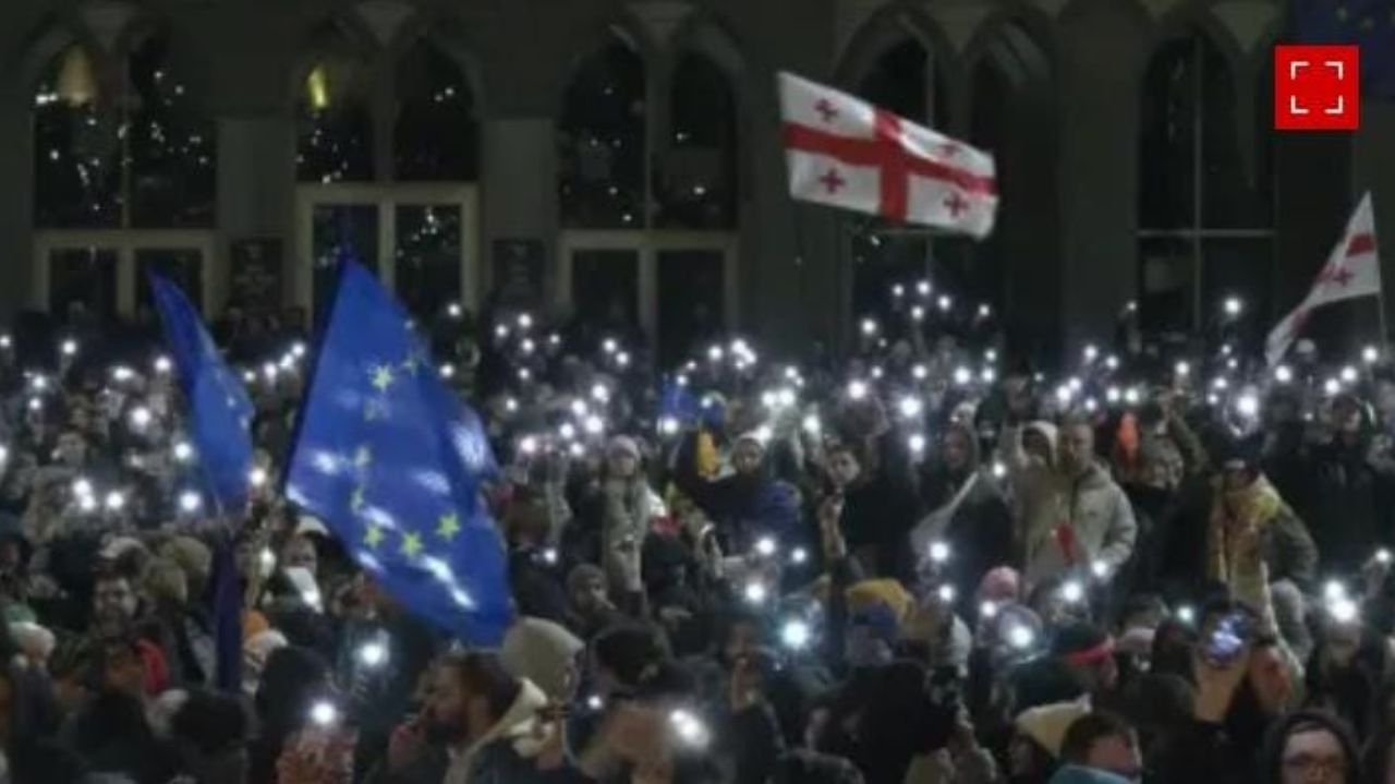 Geórgia em chamas: protestos contra adiamento da adesão à UE deixam mais de 100 detidos Lorena Bueri