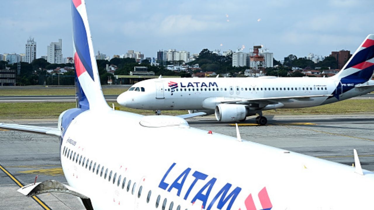 Aviões da Latam colidem no aeroporto de Congonhas em São Paulo Lorena Bueri