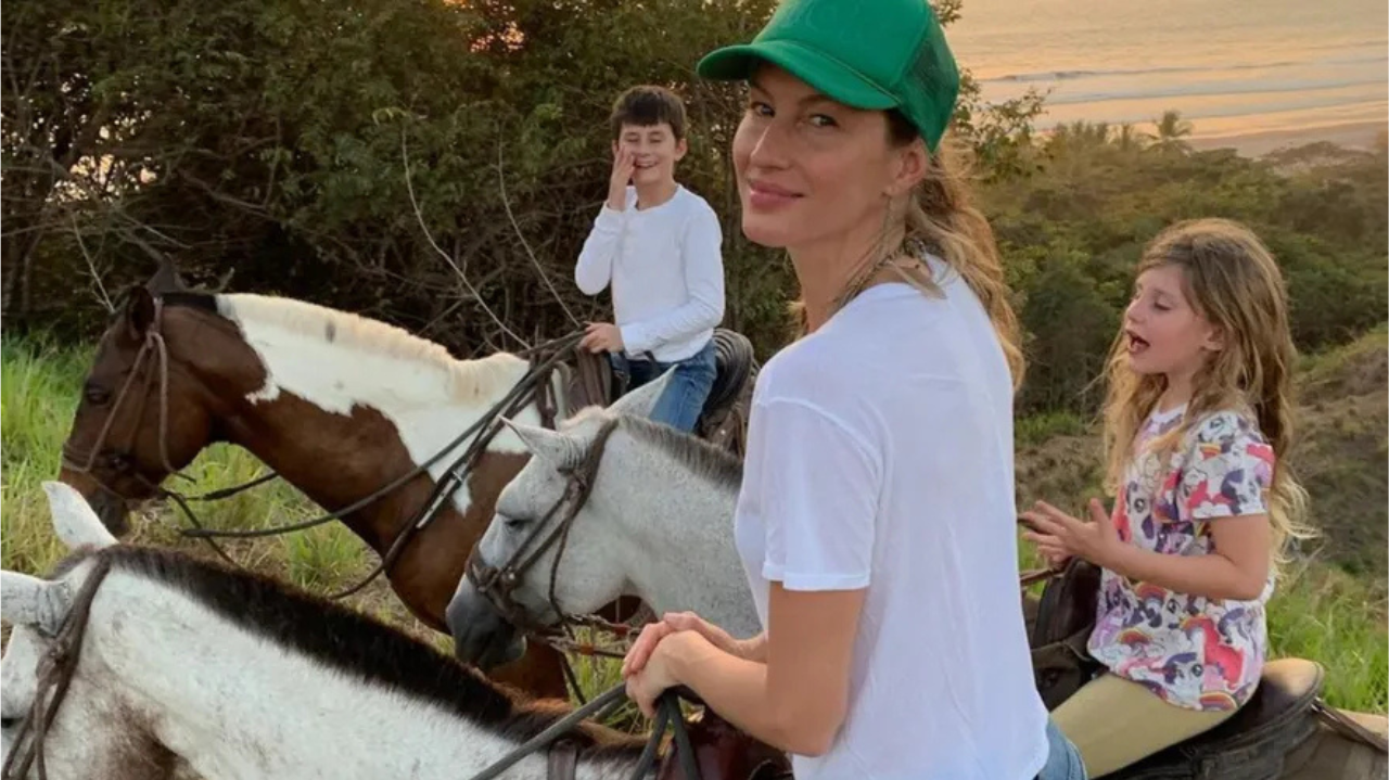 Gisele Bündchen exibe barriga de gravidez durante um passeio na Costa Rica Lorena Bueri