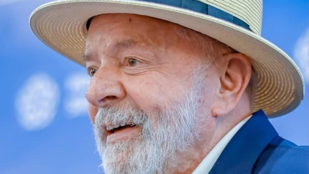 Lula recebe alta após cirurgia na cabeça e segue em recuperação Lorena Bueri