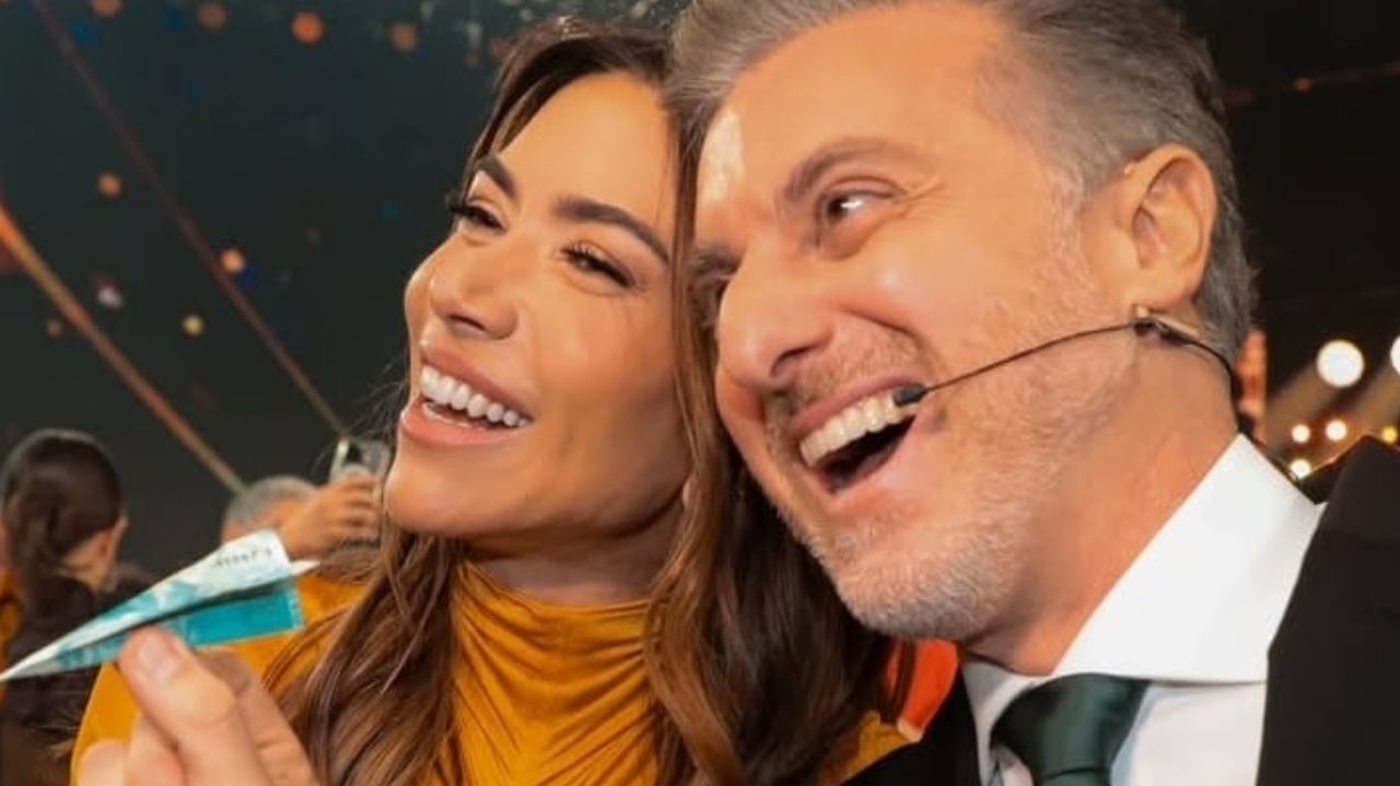 'Melhores do Ano': Globo e SBT entram ao vivo juntos para homenagear Silvio Santos Lorena Bueri