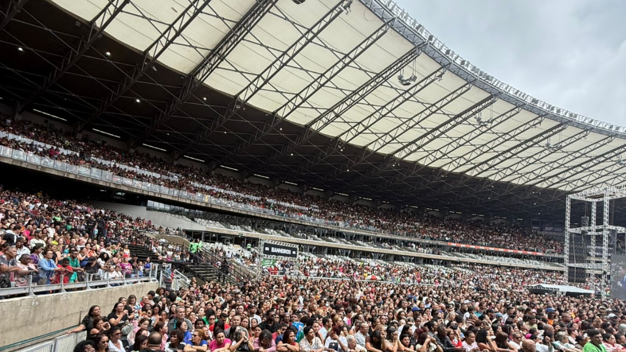 Mineirão é tomado pela fé em culto histórico liderado pelo bispo Bruno Leonardo Lorena Bueri