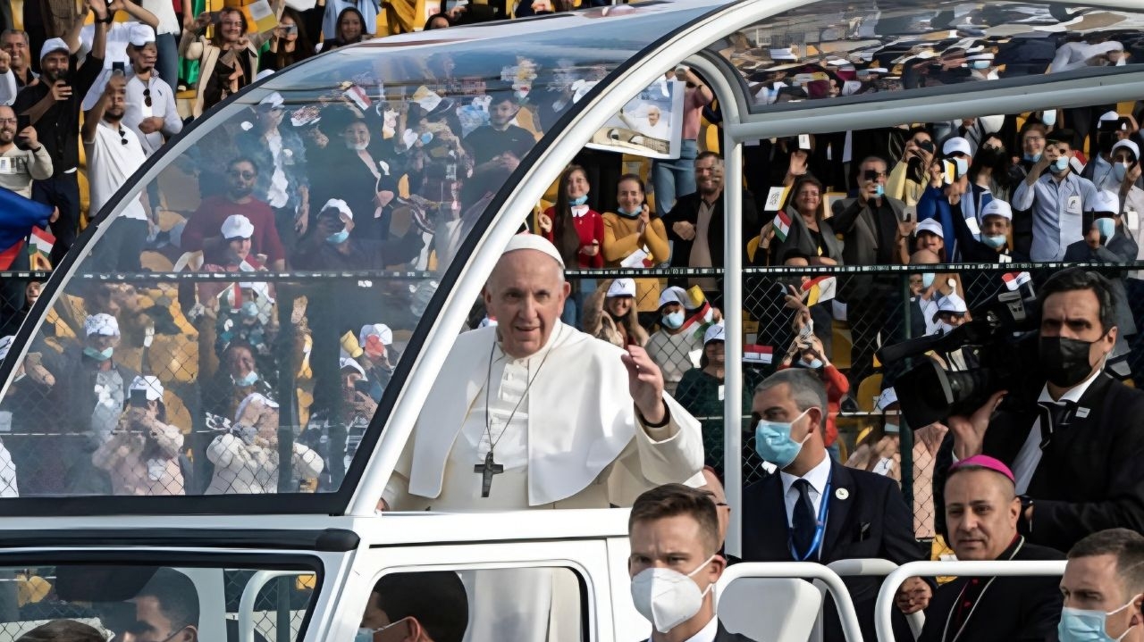 Papa Francisco revela ter sido alvo de tentativa suicida por 'homens-bomba' em 2021 Lorena Bueri