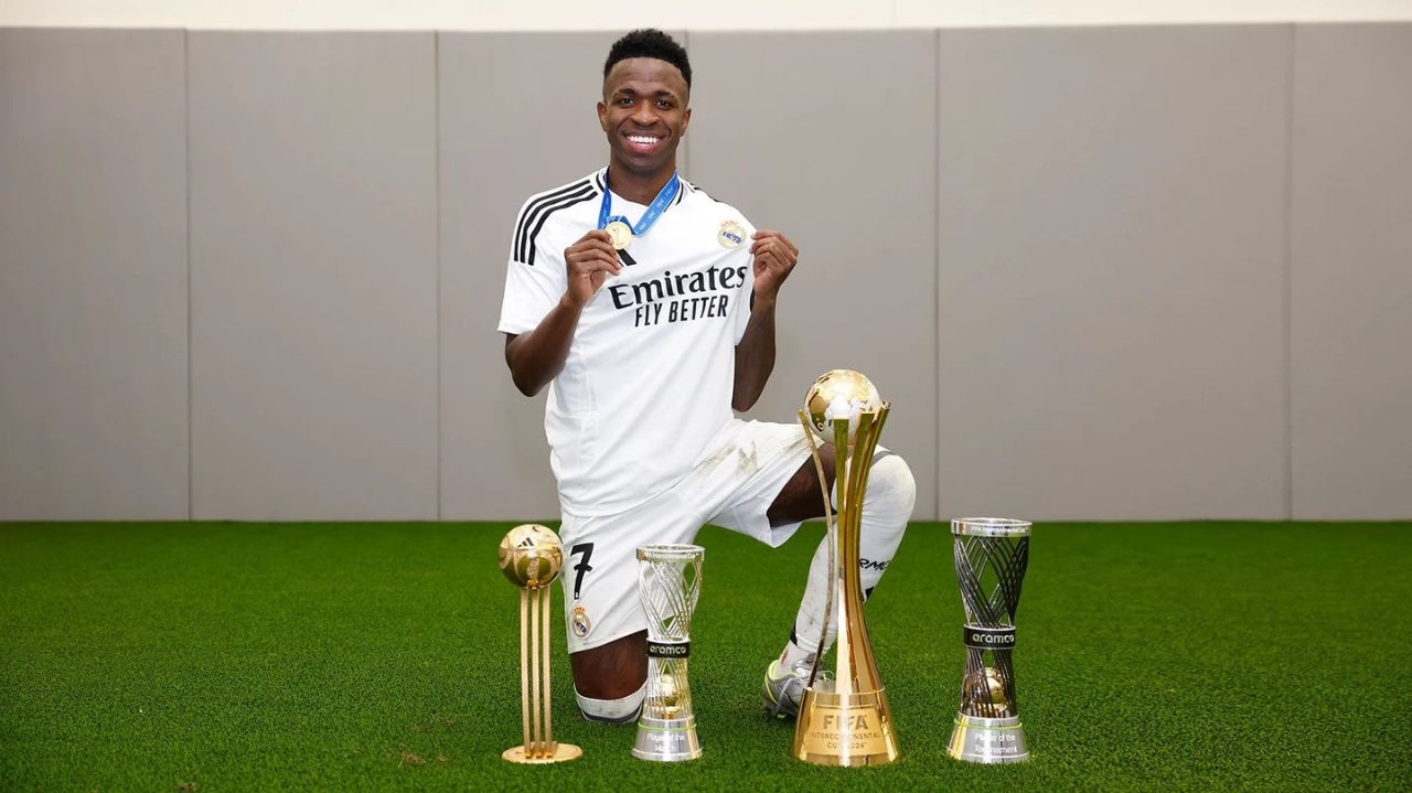 Vinícius Júnior é eleito o melhor jogador da Copa Intercontinental Lorena Bueri