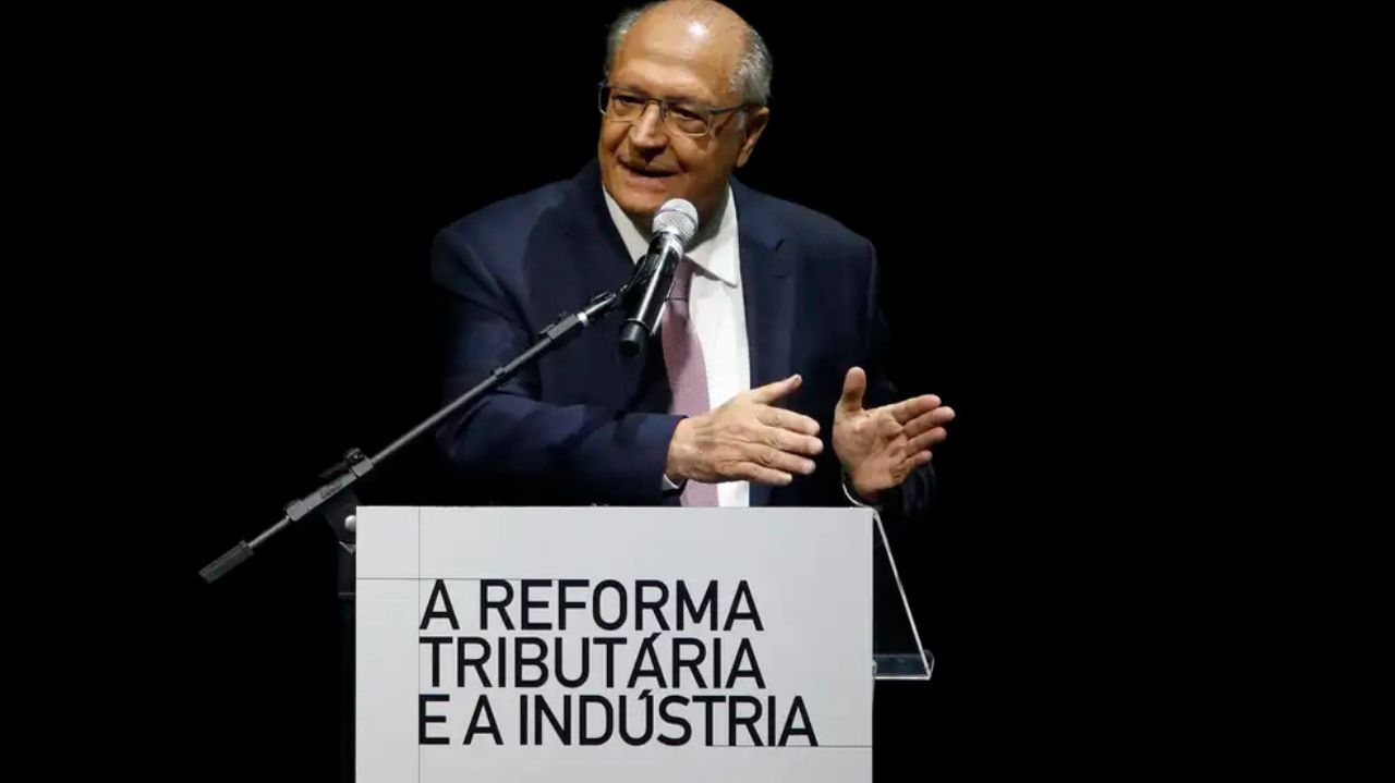 Alckmin afirma que dólar deve diminuir após a aprovação da contenção de gastos  Lorena Bueri