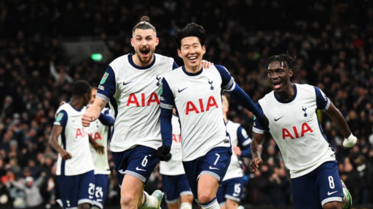 Tottenham vence o Manchester United por 4 a 3 e se classifica para as semifinais da Liga Inglesa Lorena Bueri