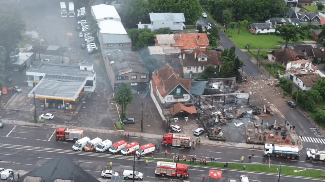 'Natal de Luz' em Gramado é adiado por queda de avião Lorena Bueri