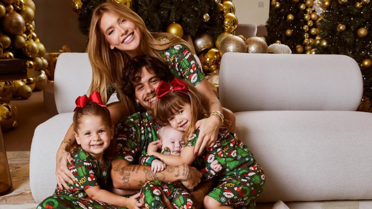 Virgínia celebra o Natal em família com muita alegria e descontração  Lorena Bueri