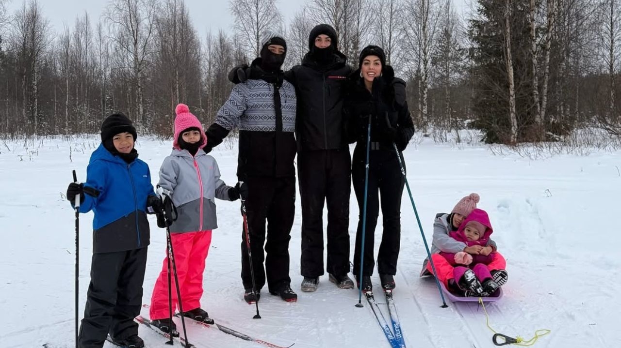 Cristiano Ronaldo passa o Natal com a família na 'Terra do Papai Noel' Lorena Bueri