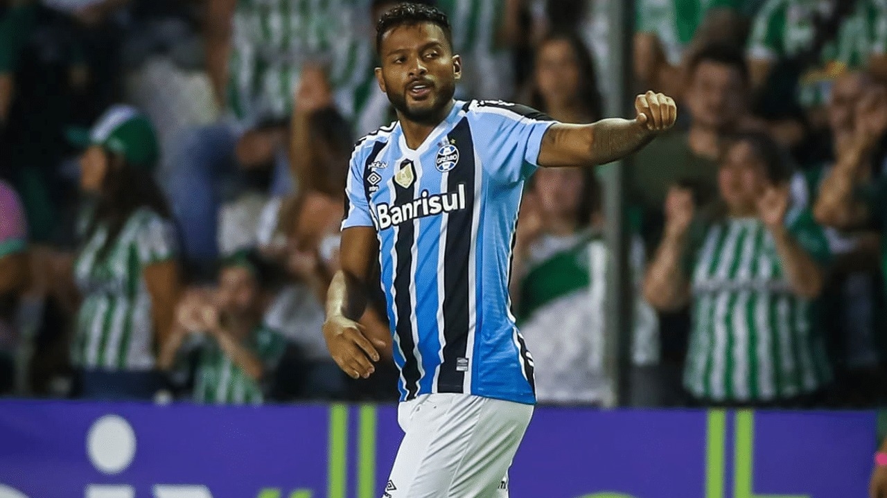 Saindo pela porta da frente, Reinaldo não fica no Grêmio em 2025 Lorena Bueri