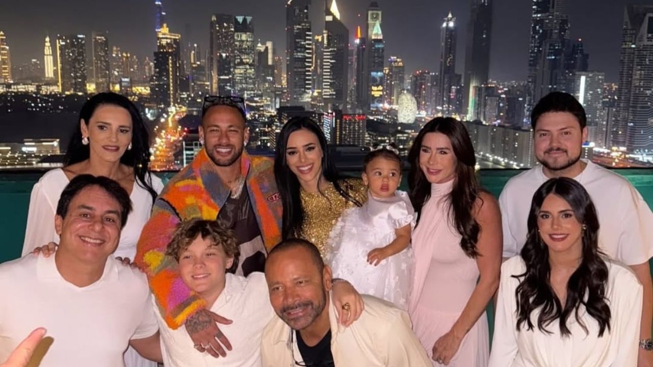 Neymar curte a virada do ano em Dubai com amigos e familiares Lorena Bueri