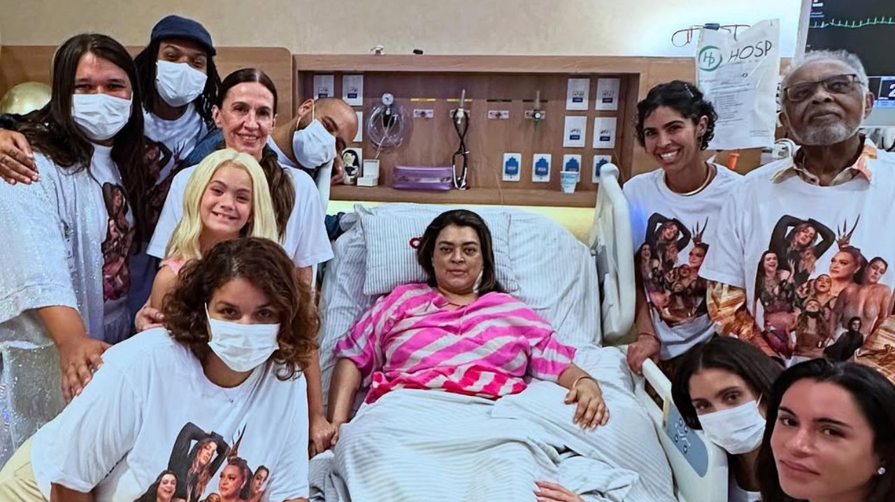 Preta Gil Celebra Ano Novo com a Família e Recebe Homenagem de Ivete Sangalo no Réveillon Lorena Bueri