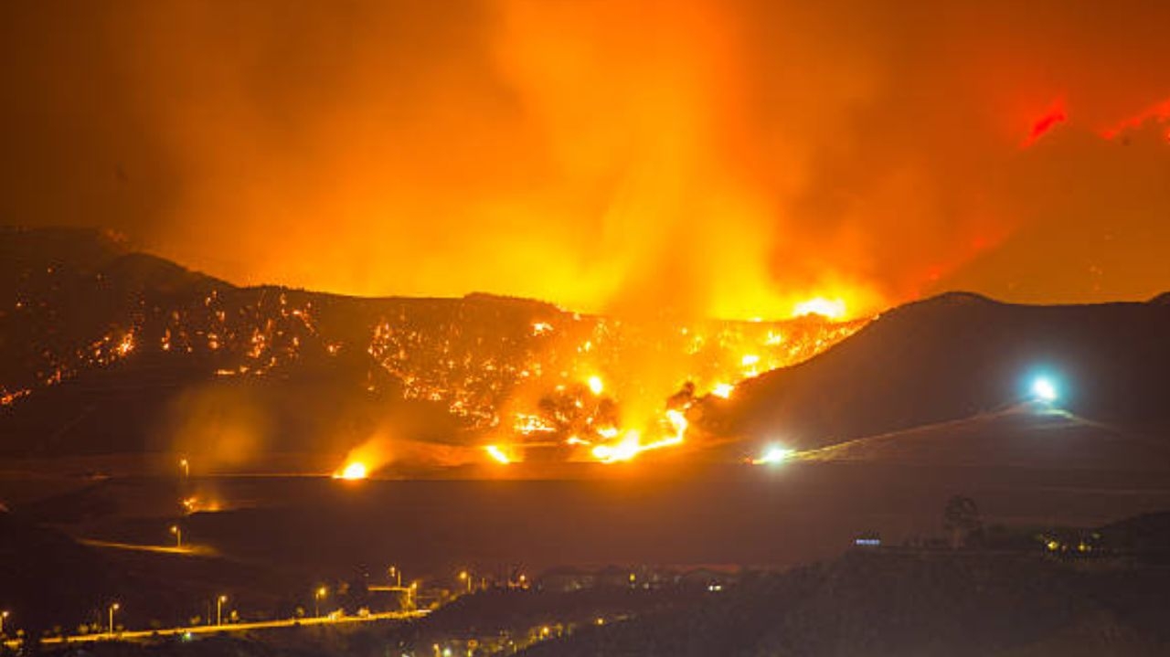 Celebridades de Hollywood evacuam mansões devido a incêndios florestais em Los Angeles Lorena Bueri