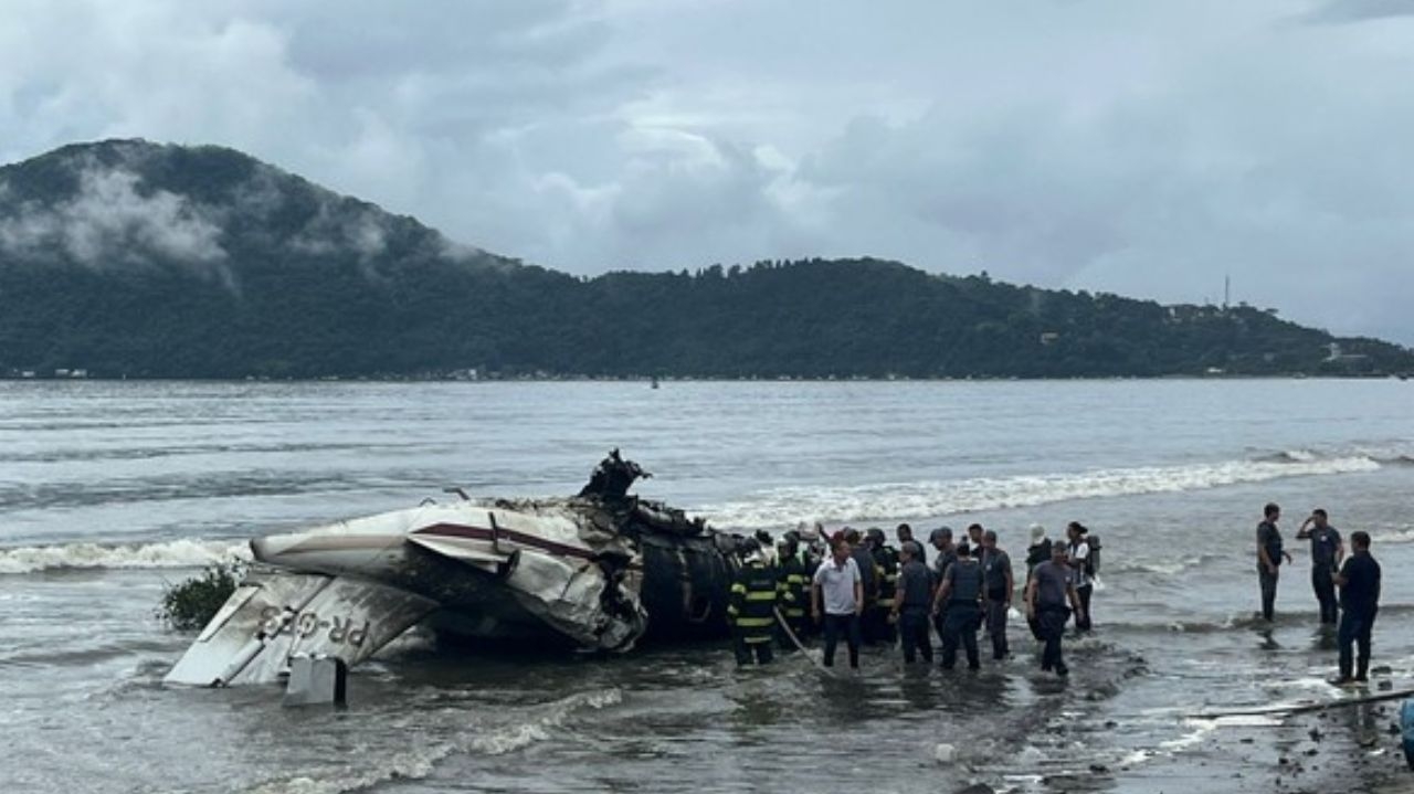 Cenipa vai investigar explosão de avião em Ubatuba, litoral de São Paulo Lorena Bueri