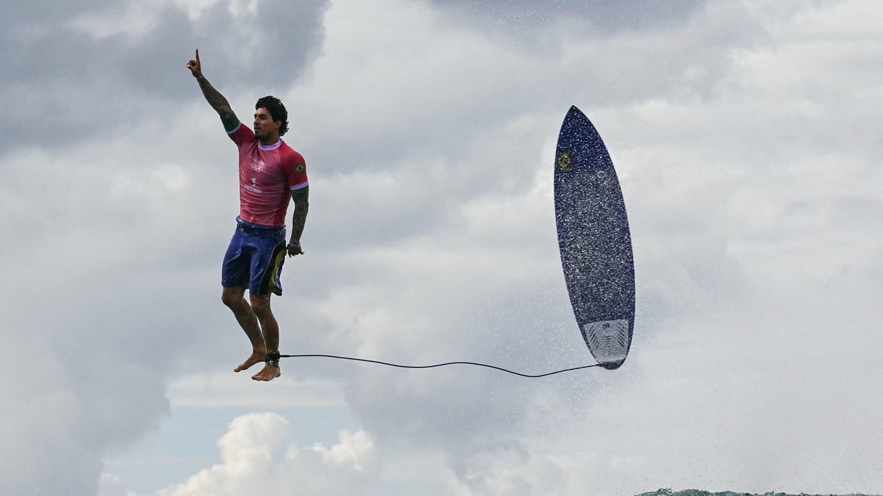 Foto icônica de Medina é premiada como a 'Melhor do Ano' na categoria esportes  Lorena Bueri