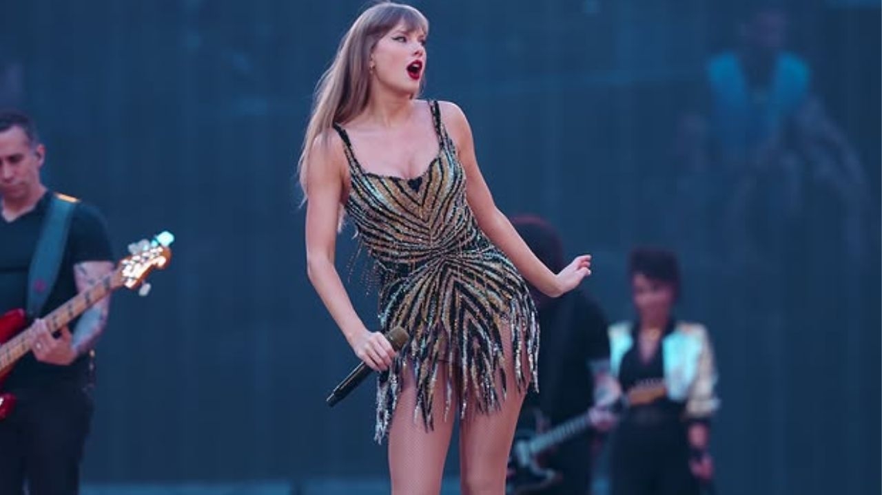  Taylor Swift presenteou funcionários com mais R$ 600 mil, com direito a uma cartinha da artista para eles  Lorena Bueri