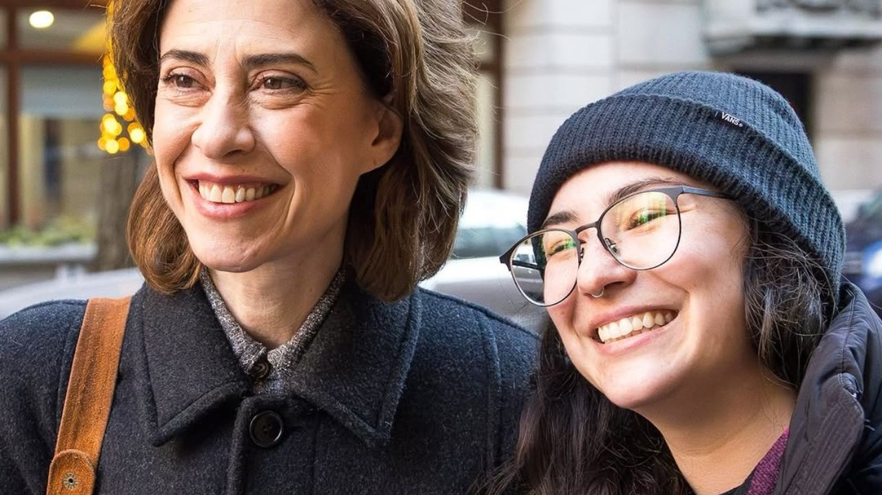 Fernanda Torres atende fãs na porta do estúdio de gravação em Nova York Lorena Bueri