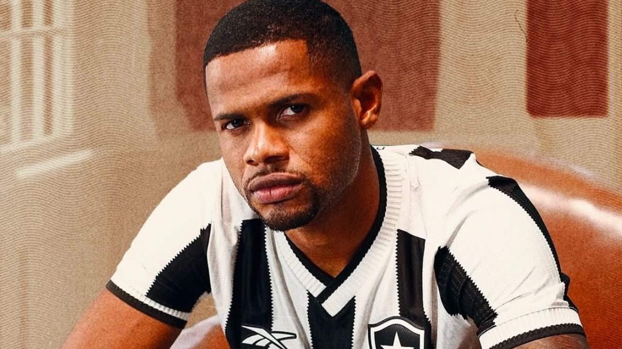 Botafogo cogita a possibilidade de negociação do atacante Júnior Santos com o Atlético-MG Lorena Bueri