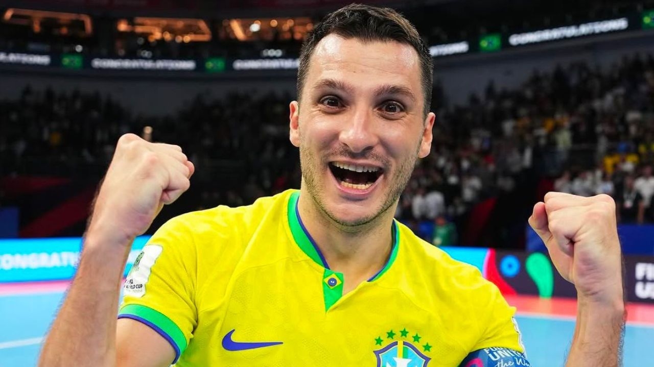 Catarinense Dyego Zuffo é eleito o melhor jogador de futsal do mundo em 2024 Lorena Bueri