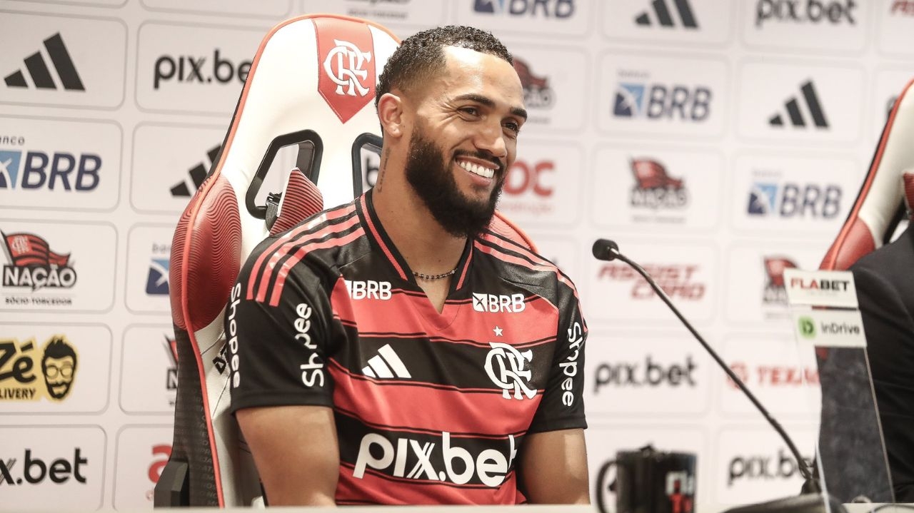 Juninho é apresentado oficialmente no Flamengo Lorena Bueri