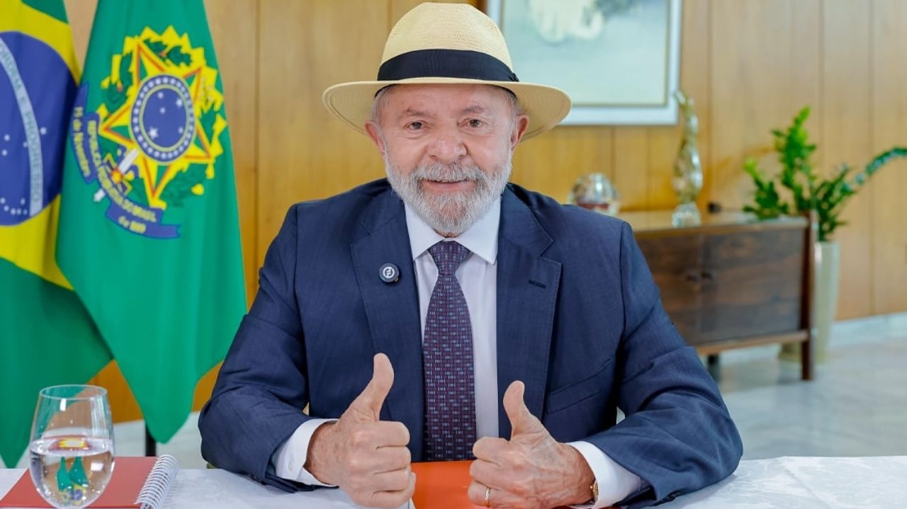 Lula surpreende ao admitir possibilidade de ficar fora da disputa presidencial em 2026 Lorena Bueri