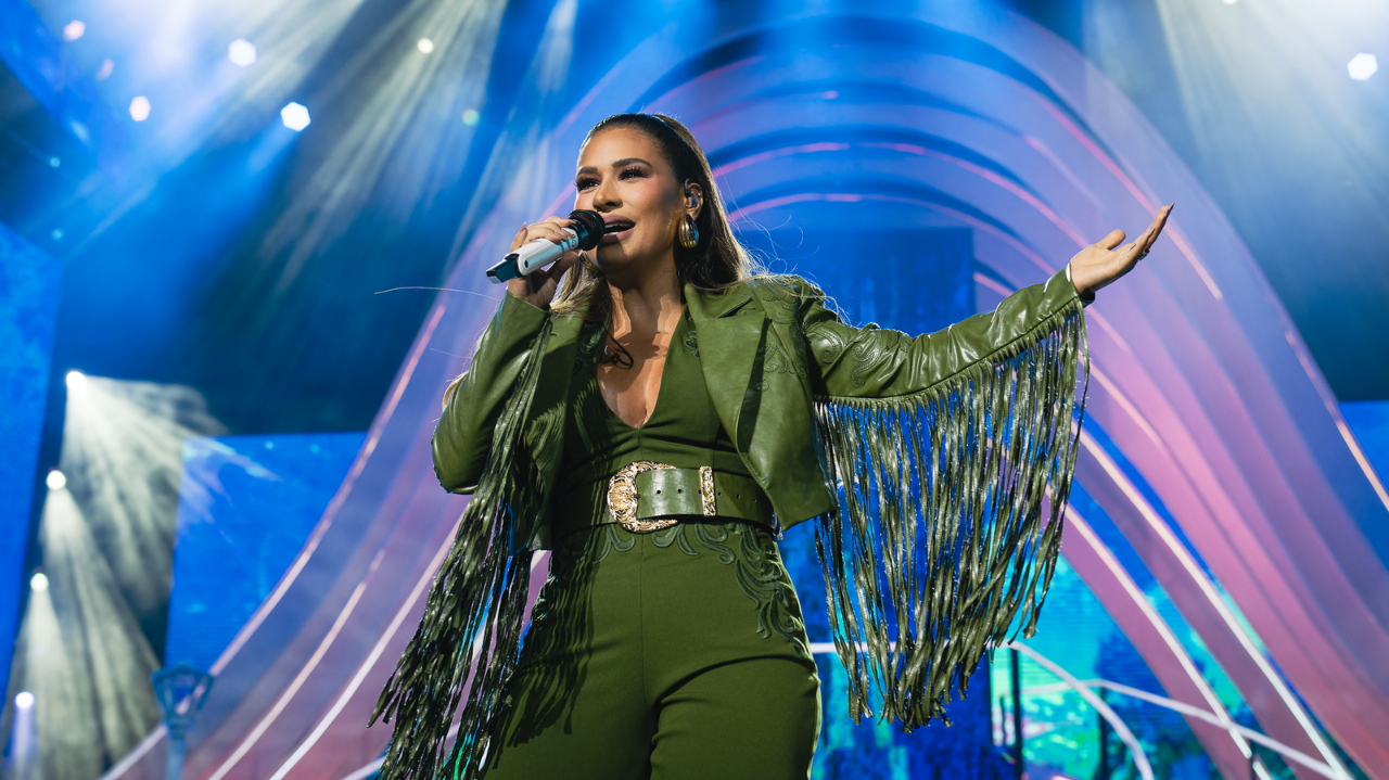 Simone Mendes lança primeira faixa do novo DVD “Cantando Sua História 2”! Lorena Bueri