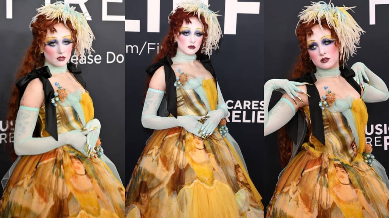 Chappell Roan escolhe vestido vintage e dramático assinado por Jean Paul Gaultier para o Grammy Lorena Bueri