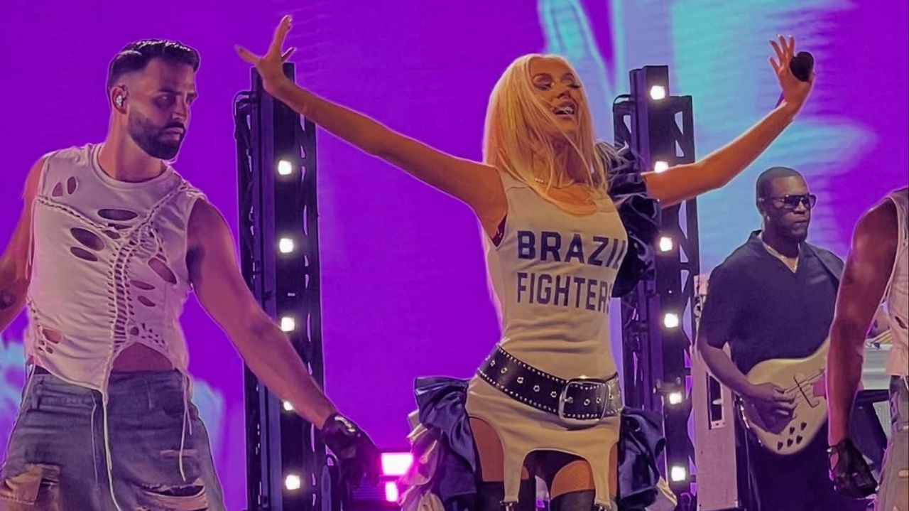 Christina Aguilera estreia shows no Brasil e encanta os fãs Lorena Bueri