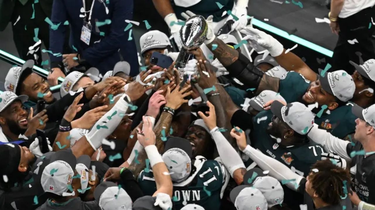 Eagles conquistam o Super Bowl com direito a massacre contra os Chiefs Lorena Bueri