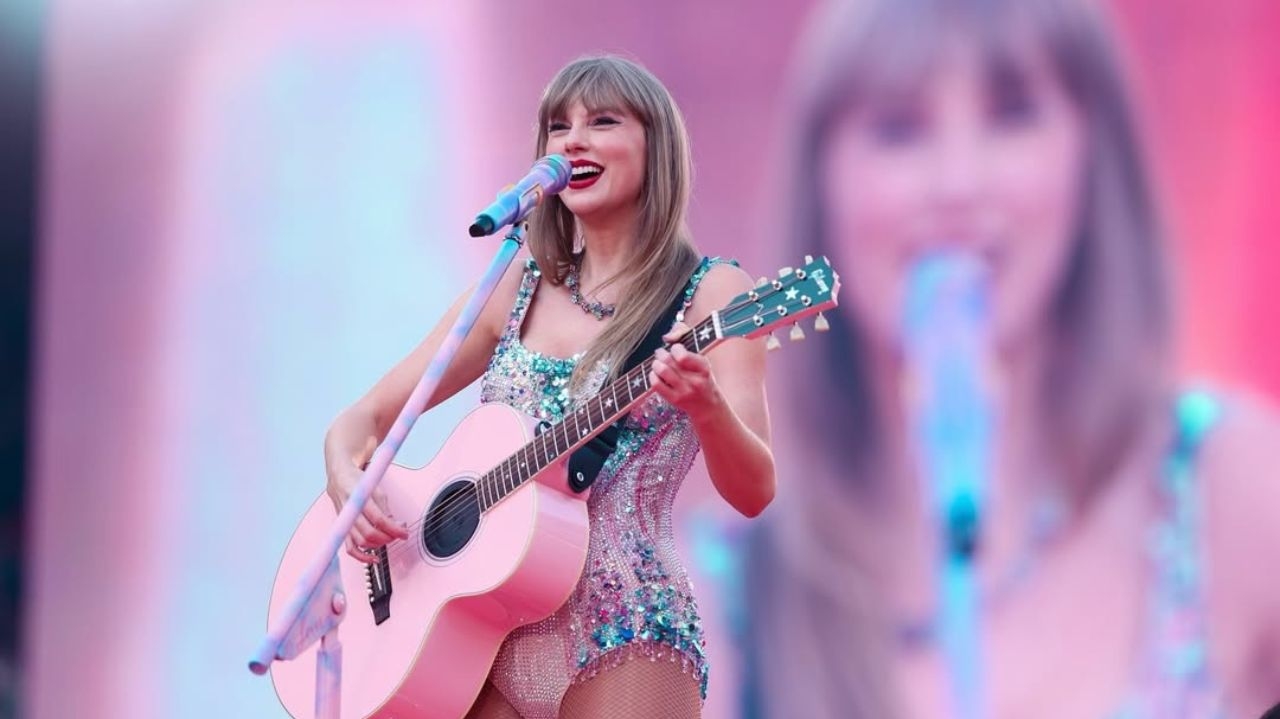 Taylor Swift homenageia Travis Kelce no Super Bowl 2025 Lorena Bueri