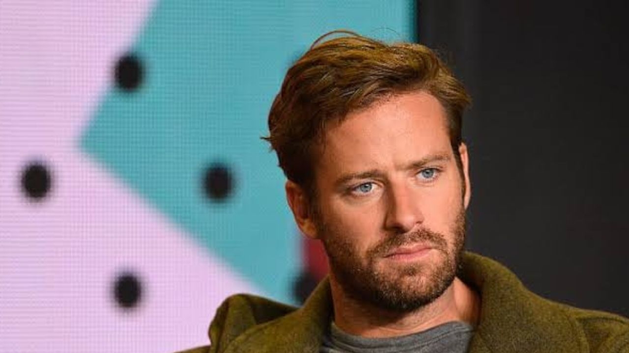 Armie Hammer admite mordida em animal e aborda polêmicas passadas Lorena Bueri