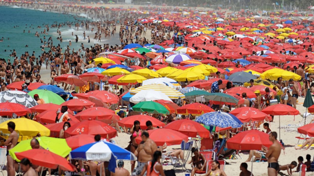 Rio de Janeiro enfrenta calor extremo e prefeitura emite alerta de nível 'Calor 4'  Lorena Bueri