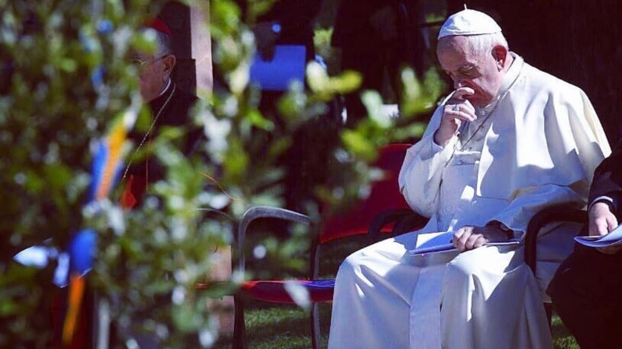 Papa Francisco usa almofadas nasais para oxigenoterapia Lorena Bueri