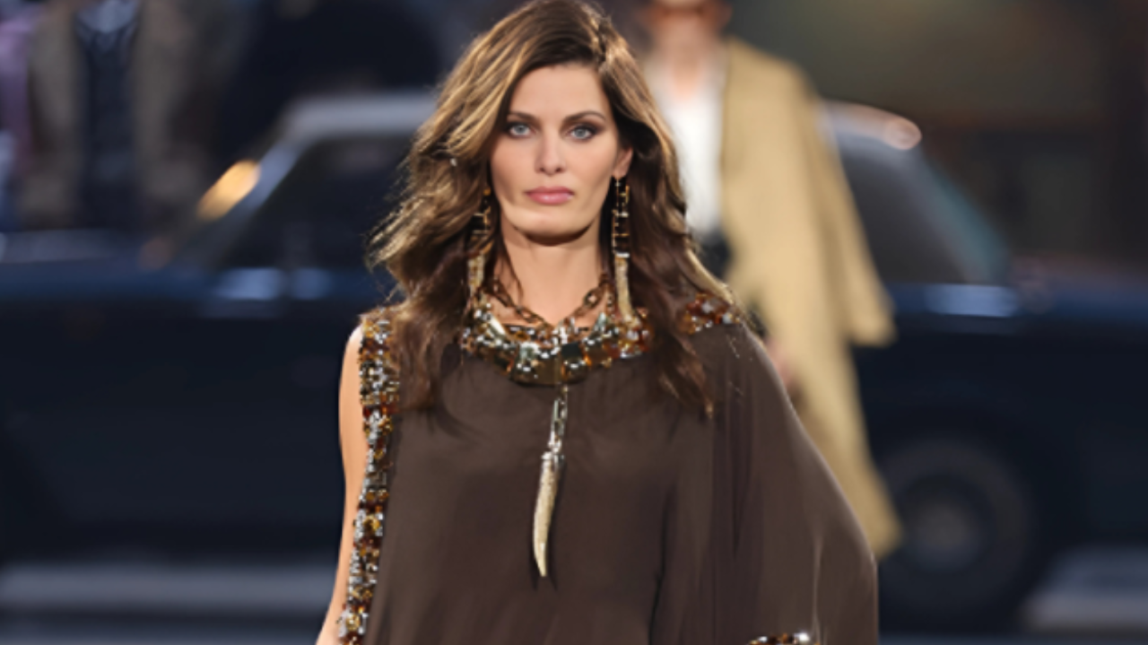 Isabeli Fontana participa de desfile na semana de moda de Milão Lorena Bueri