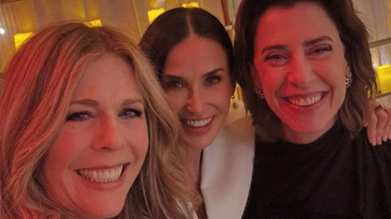 Demi Moore compartilha foto ao lado de Fernanda Torres em jantar especial do Oscar Lorena Bueri