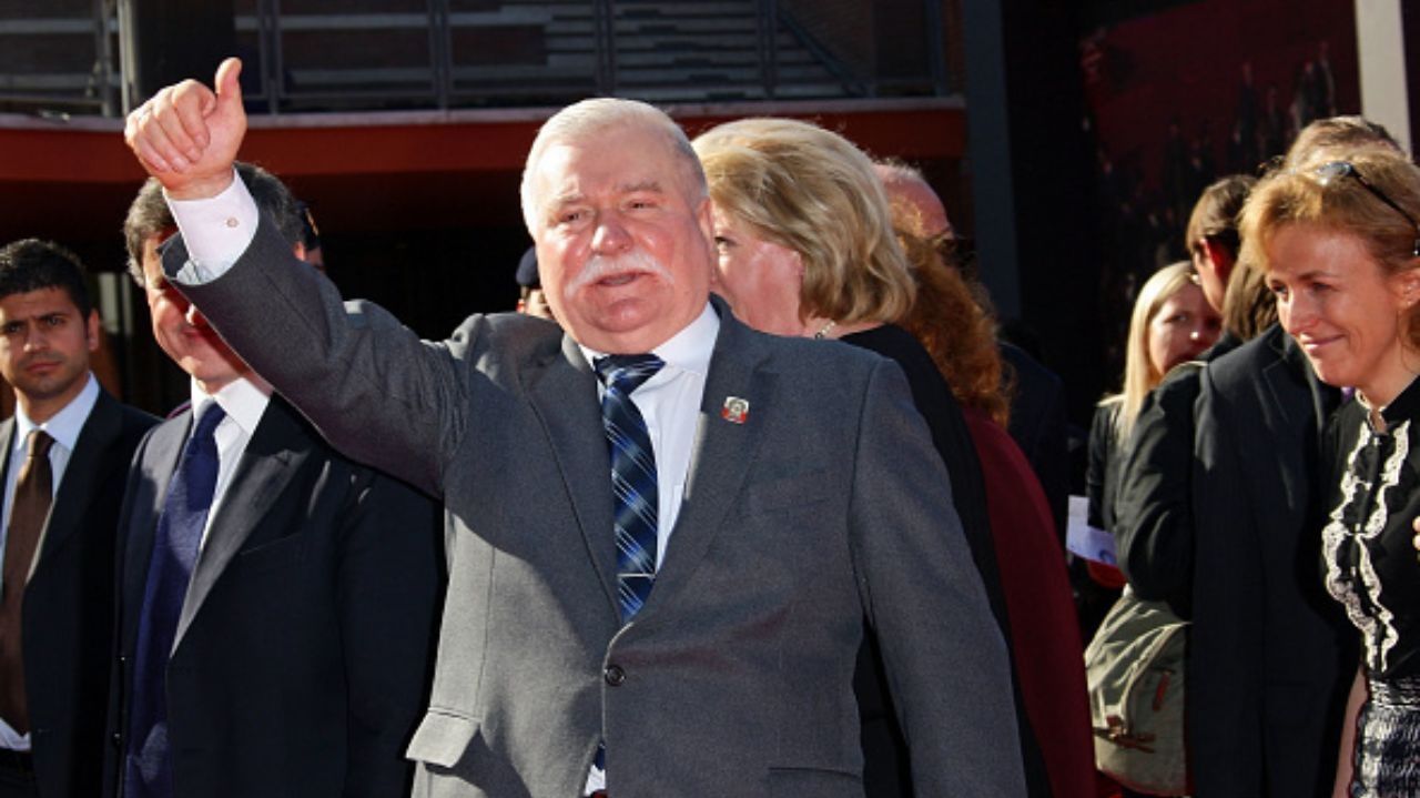 Lech Walesa critica postura de Trump durante reunião com Zelensky Lorena Bueri