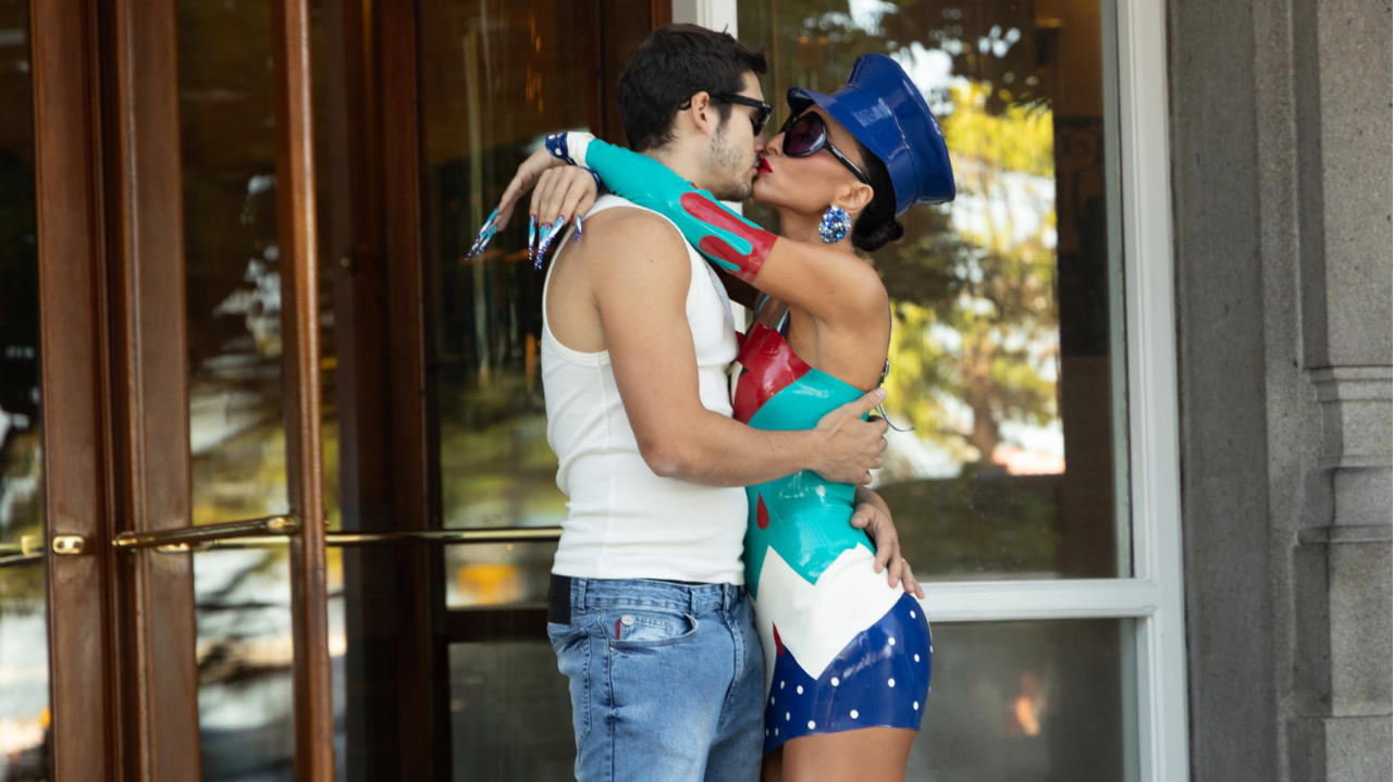 Com look vampiresco, Sabrina Sato e Nicolas Prattes acompanham juntos a apuração do Carnaval 2025 Lorena Bueri