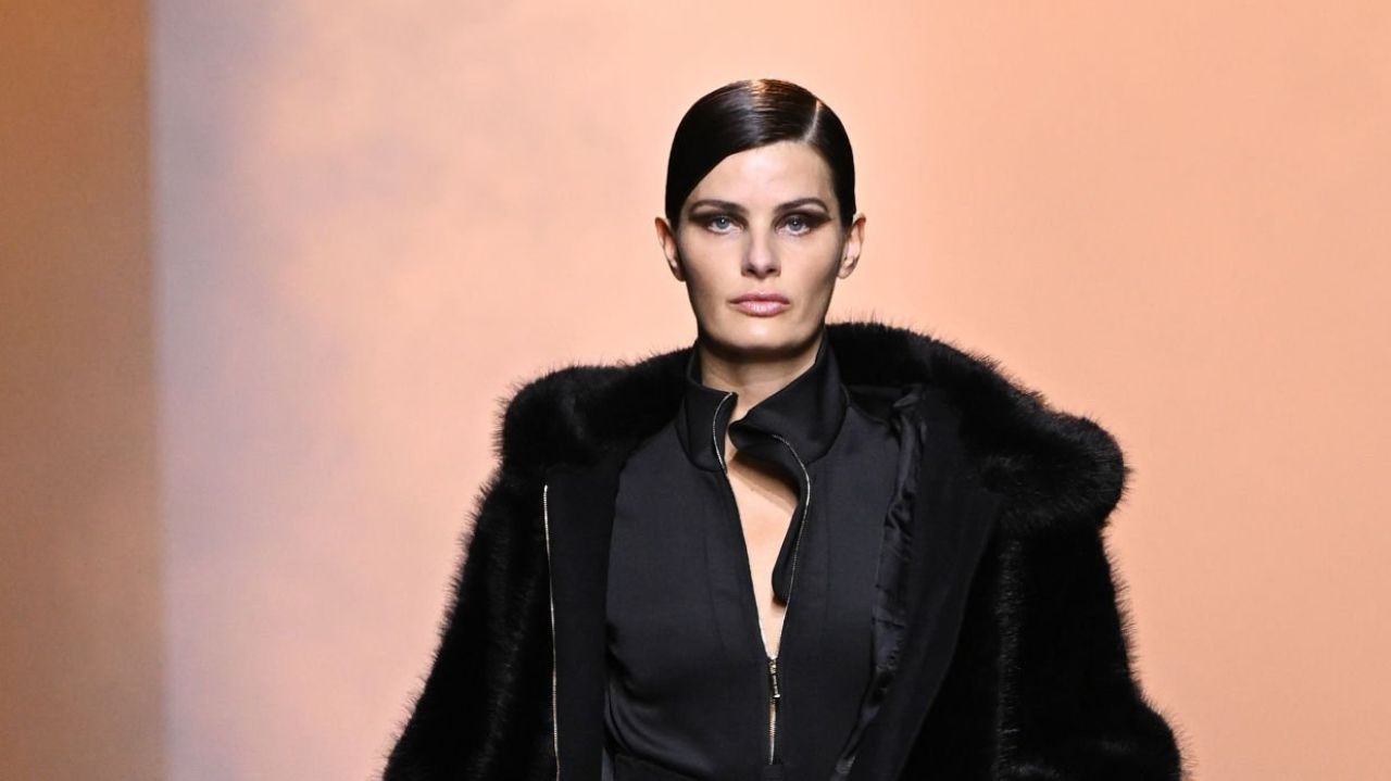 Isabeli Fontana brilha no desfile de Elie Saab na Semana de Moda de Paris Lorena Bueri