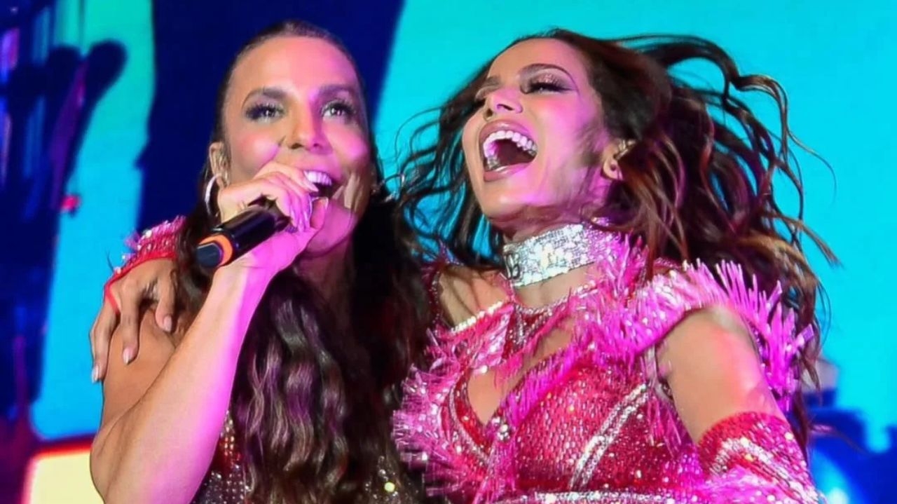 Carnaval: Ivete Sangalo aparece em show da Anitta  Lorena Bueri