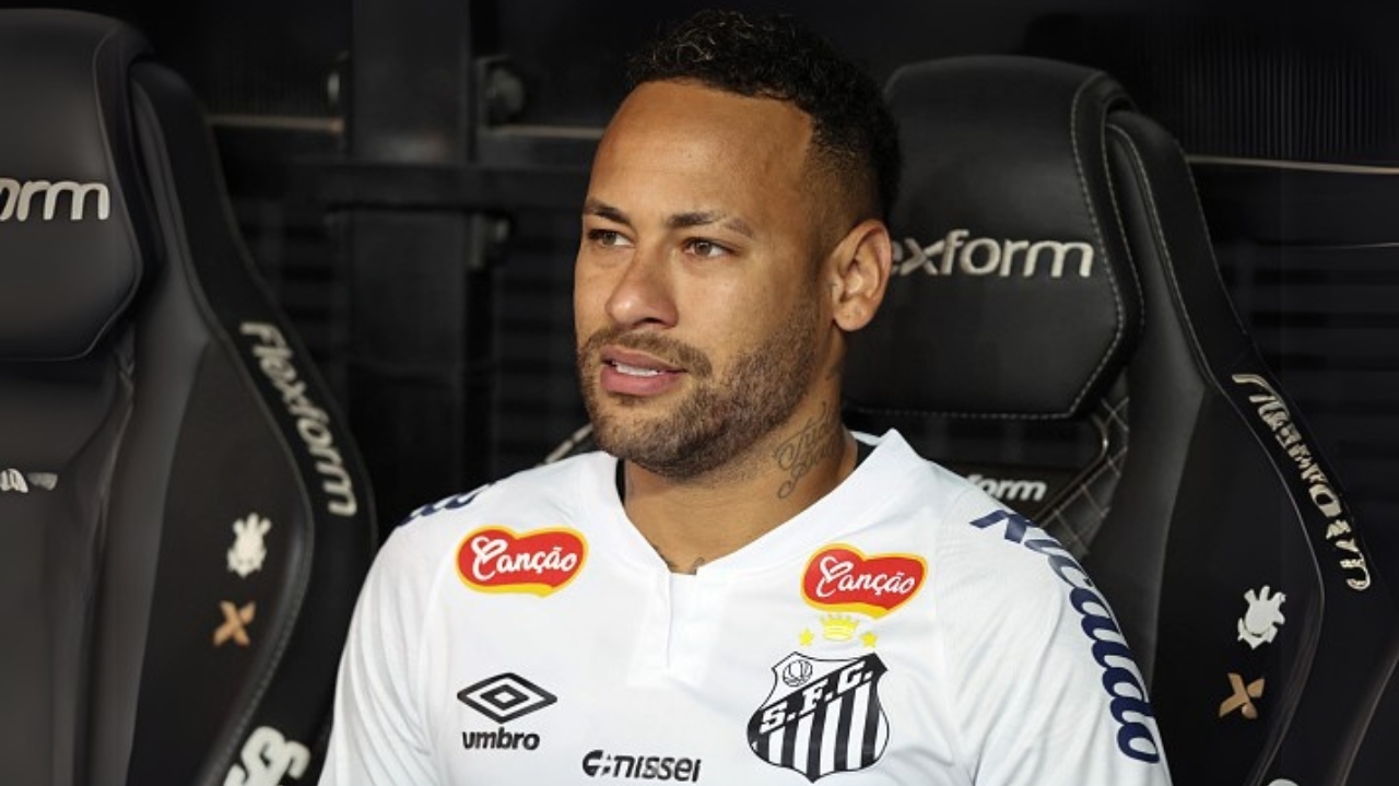 Neymar é flagrado chorando no vestiário antes de semifinal contra o Corinthians Lorena Bueri