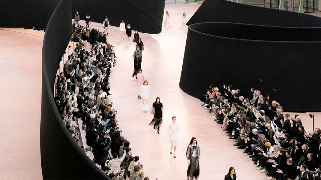 Semana de Moda de Paris: Chanel abre último dia com nova coleção  Lorena Bueri