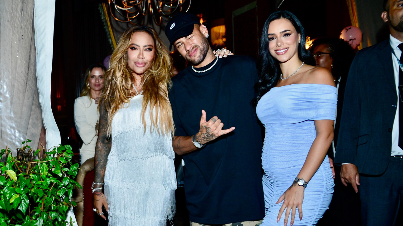 Rafaella Santos celebra aniversário com jantar íntimo ao lado da família e amigos Lorena Bueri