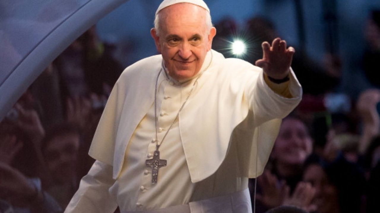 Papa Francisco segue internado, mas apresenta melhora clínica Lorena Bueri