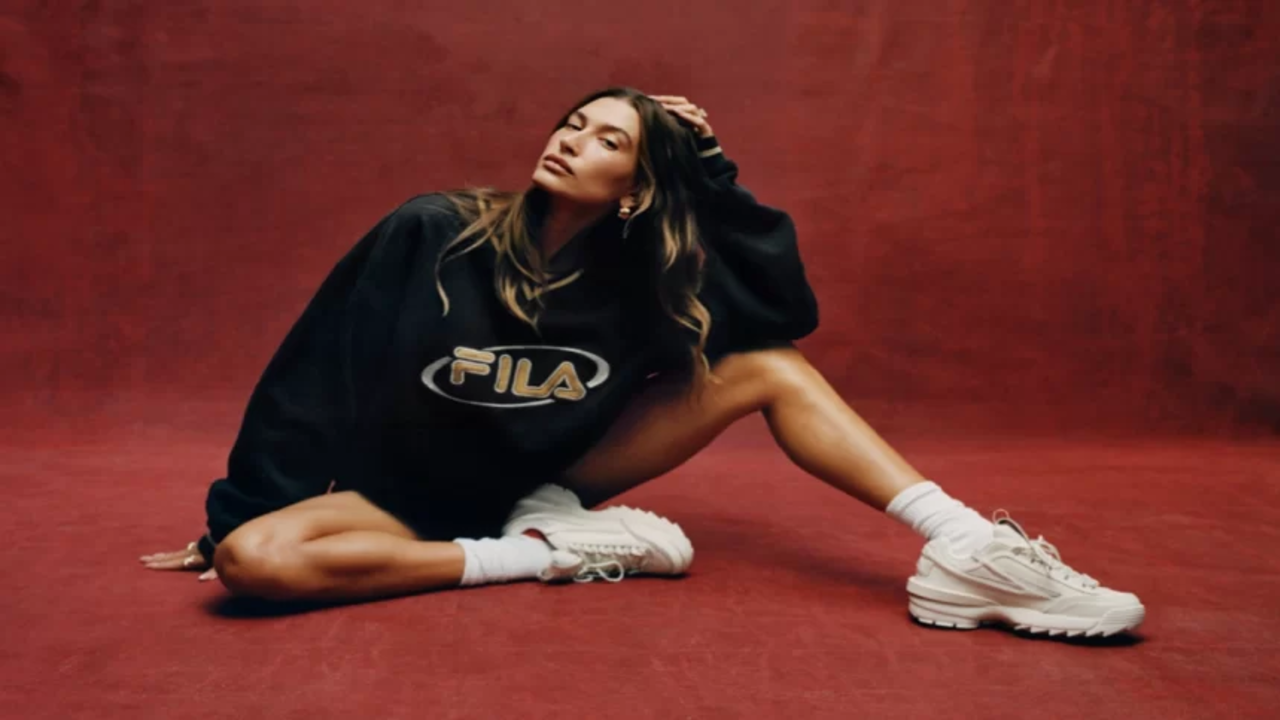 FILA e Hailey Bieber revelam coleção Primavera/Verão 2025 com estilo global Lorena Bueri