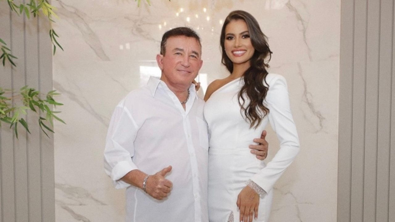 EXCLUSIVO: Veja primeiras imagens do casamento no civil de Amado Batista e Miss Calita Franciele Lorena Bueri