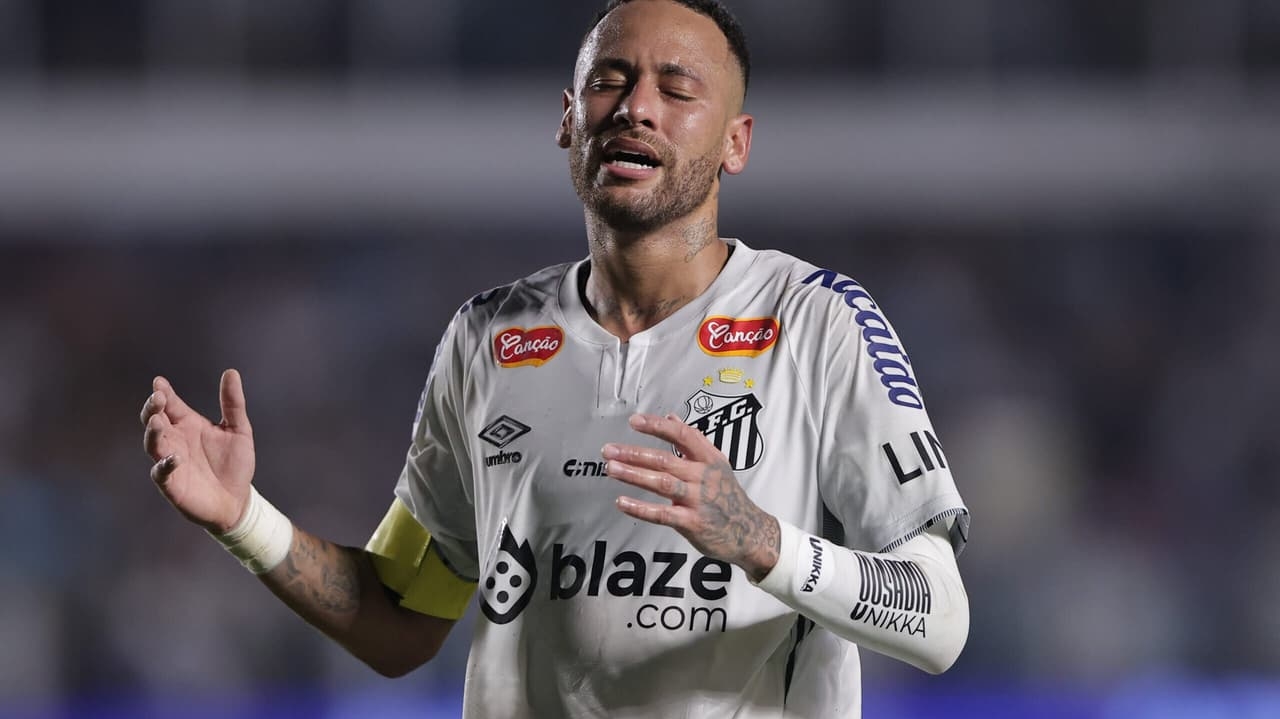 Neymar passa por novos exames e incômodo na coxa está sendo monitorado pelo Santos Lorena Bueri