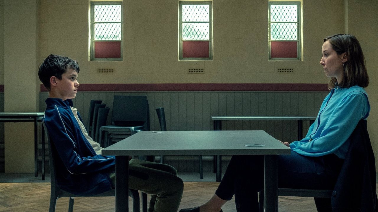 Diretor de “Adolescência” revela bastidores da série mais assistida da “Netflix” Lorena Bueri