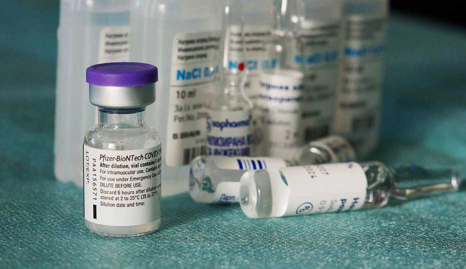 Vacina da Pfizer é aprovada nos EUA Lorena Bueri
